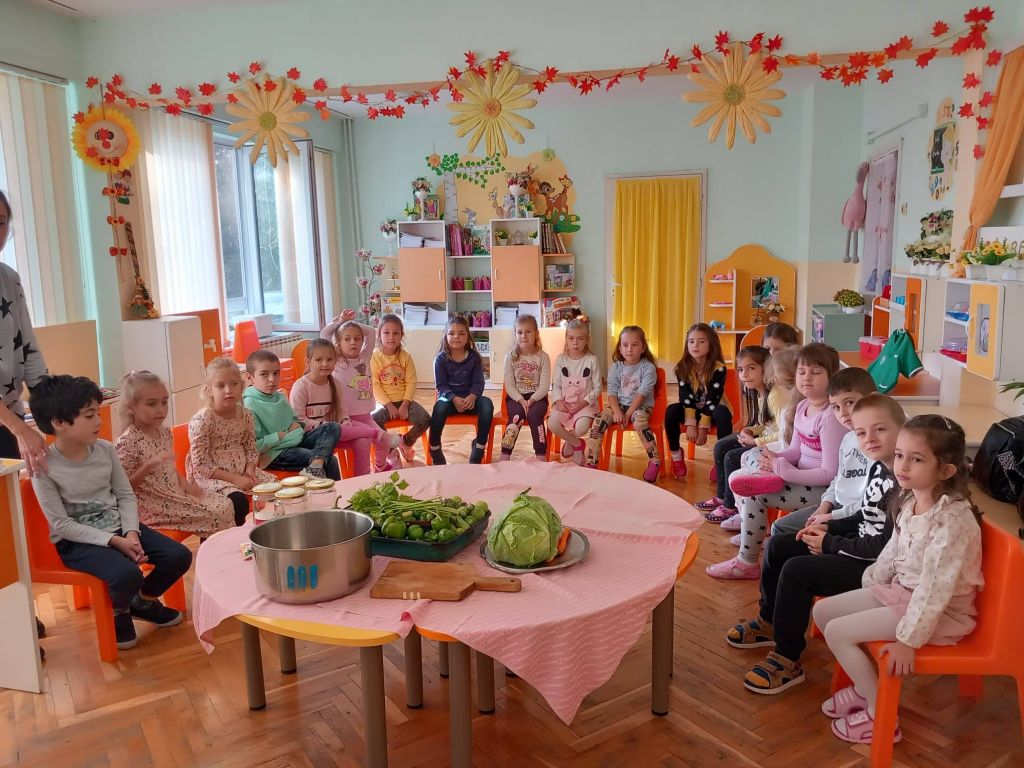 „Есенна туршия в двора на баба и дядо“ /20.10.2022 г./ - Регионален център - Шумен