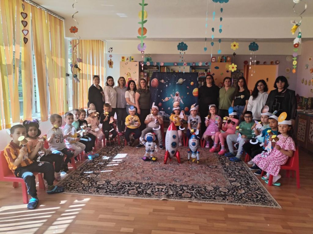 "Космически пътешественици" в ДГ „Ален мак“, с. Вълнари /12.04.2024 г./ - Регионален център - Шумен